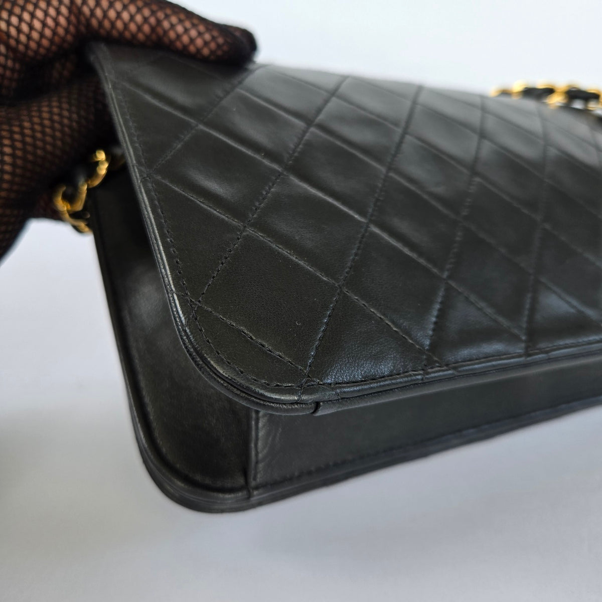 CHANEL VINTAGE MATELASSE LAMBSKIN CHAIN SHOULDER BAG