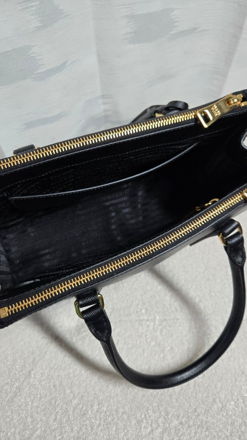 PRADA GALLERIA SAFFIAN LUXE TOTE BAG.