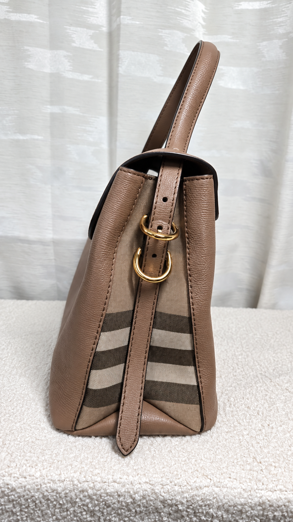 BURBERRY CAMBERLEY TAUPE LEATHER TOP HANDLE BAG
