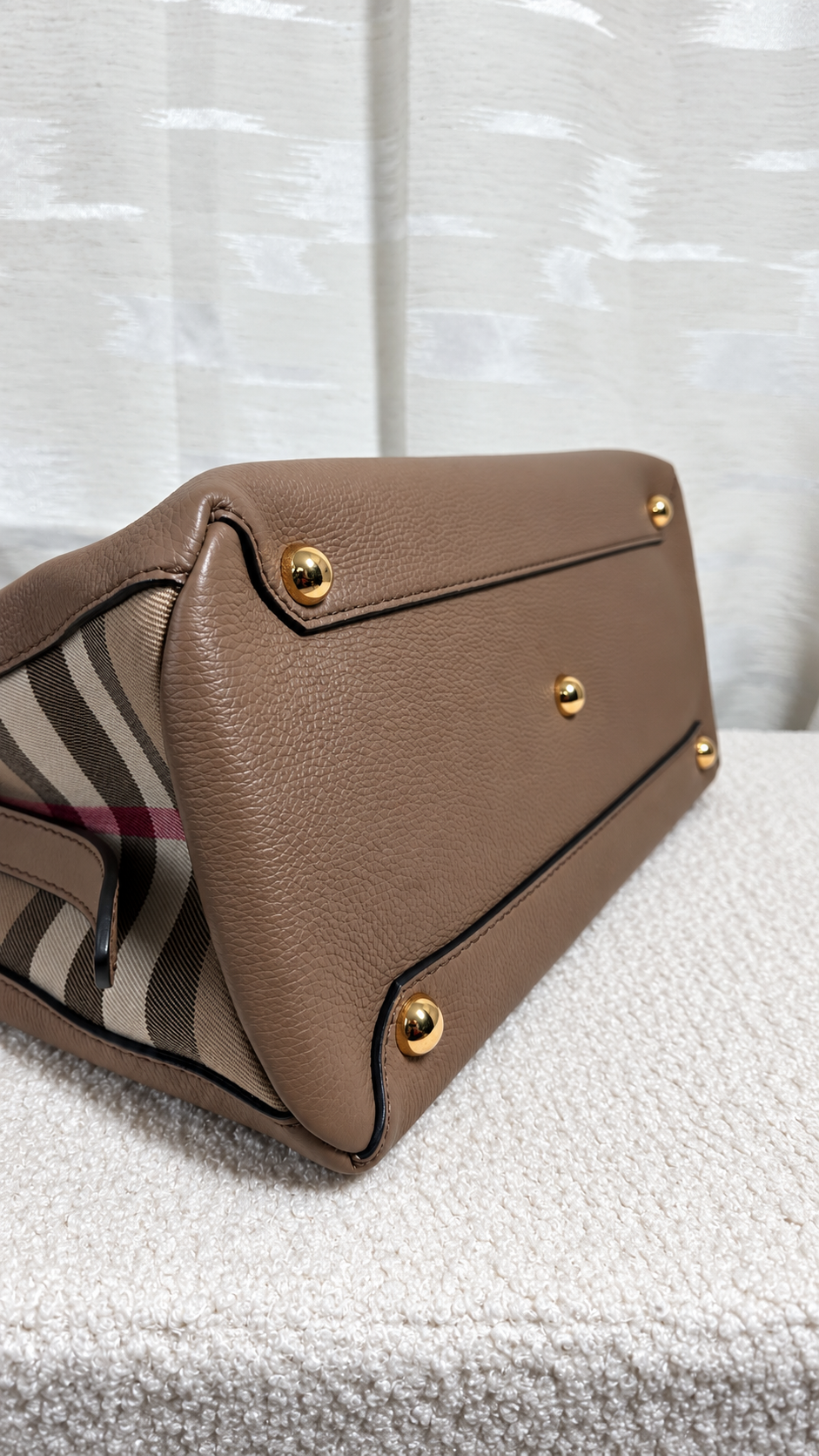 BURBERRY CAMBERLEY TAUPE LEATHER TOP HANDLE BAG