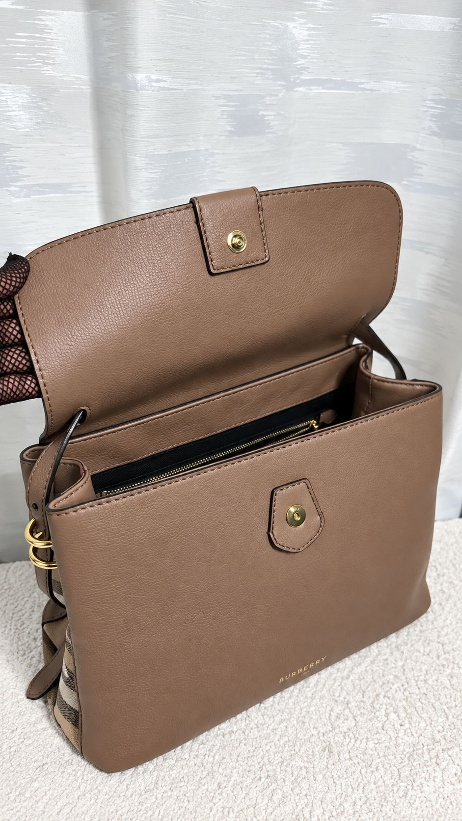 BURBERRY CAMBERLEY TAUPE LEATHER TOP HANDLE BAG