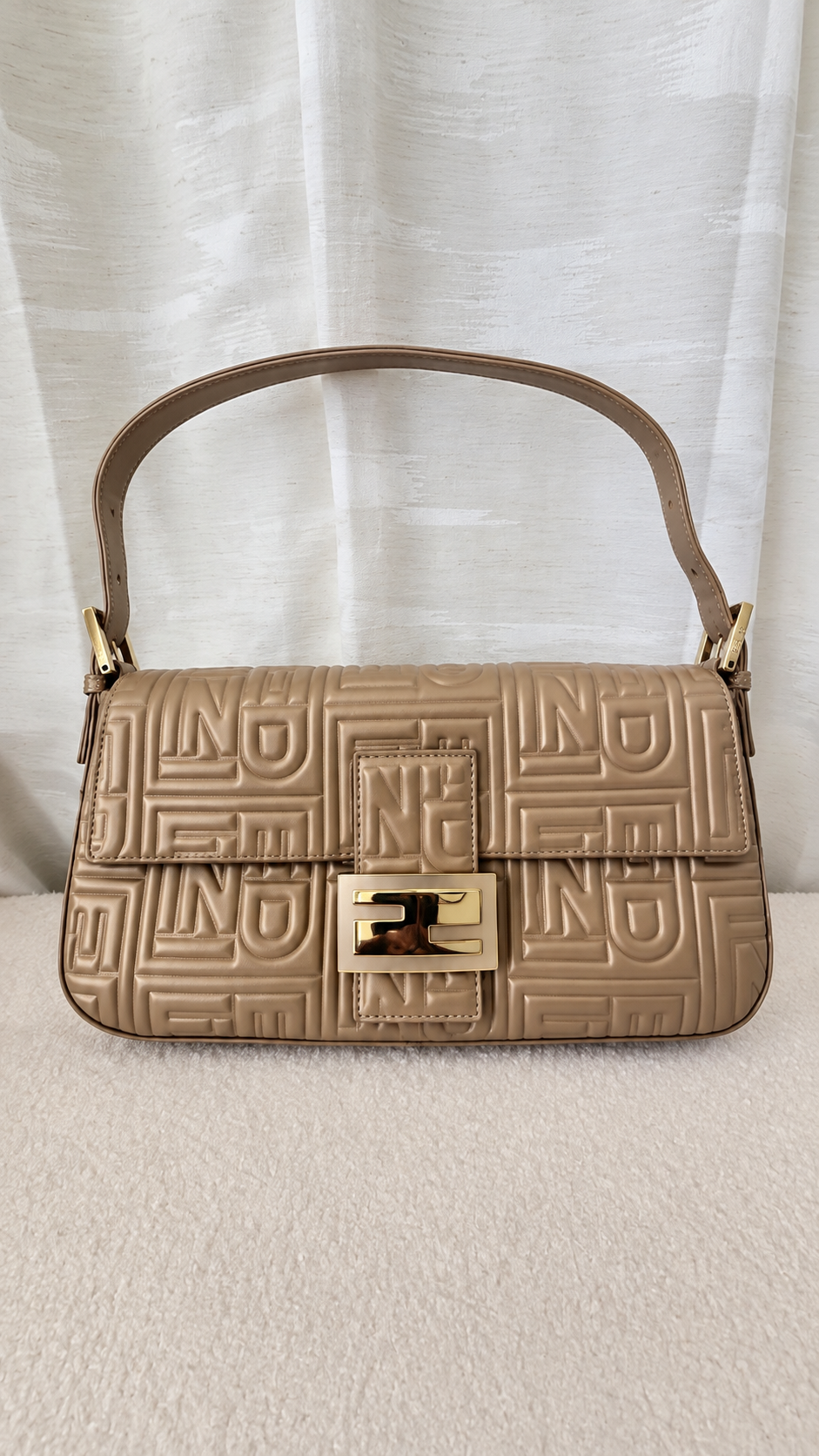 FENDI BAGUETTE NAPPA LOGO EMBOSSED LEATHER SHOULDER BAG
