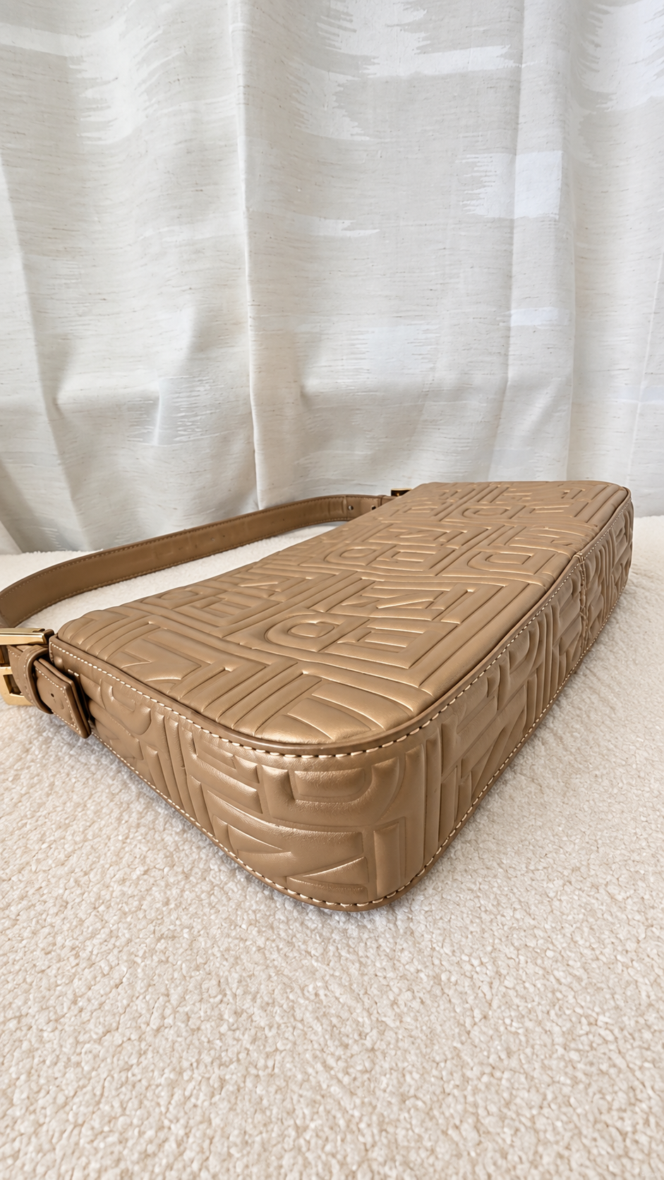 FENDI BAGUETTE NAPPA LOGO EMBOSSED LEATHER SHOULDER BAG