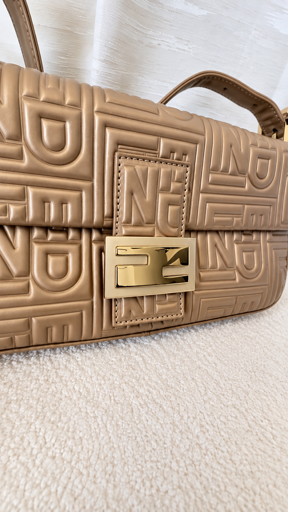 FENDI BAGUETTE NAPPA LOGO EMBOSSED LEATHER SHOULDER BAG