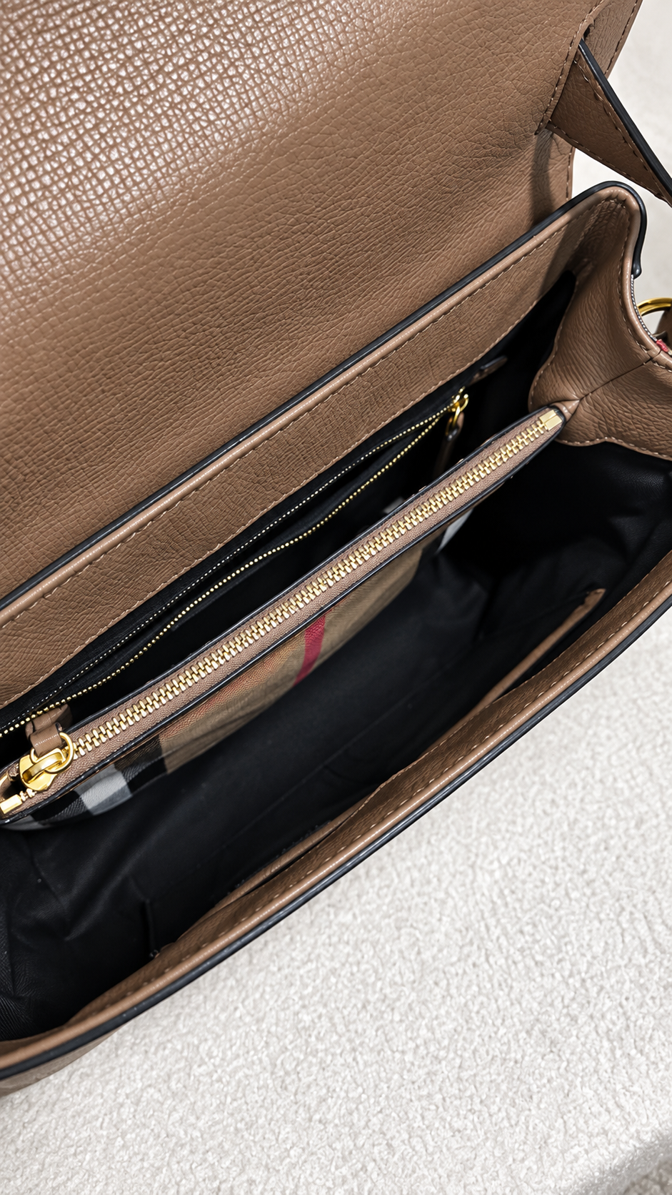 BURBERRY CAMBERLEY TAUPE LEATHER TOP HANDLE BAG