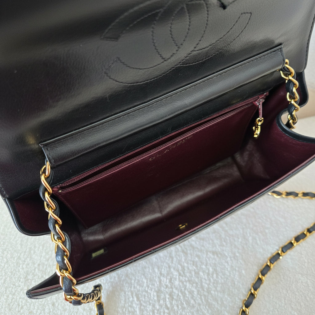 Sac bandoulière Chanel vintage en cuir matelassé noir