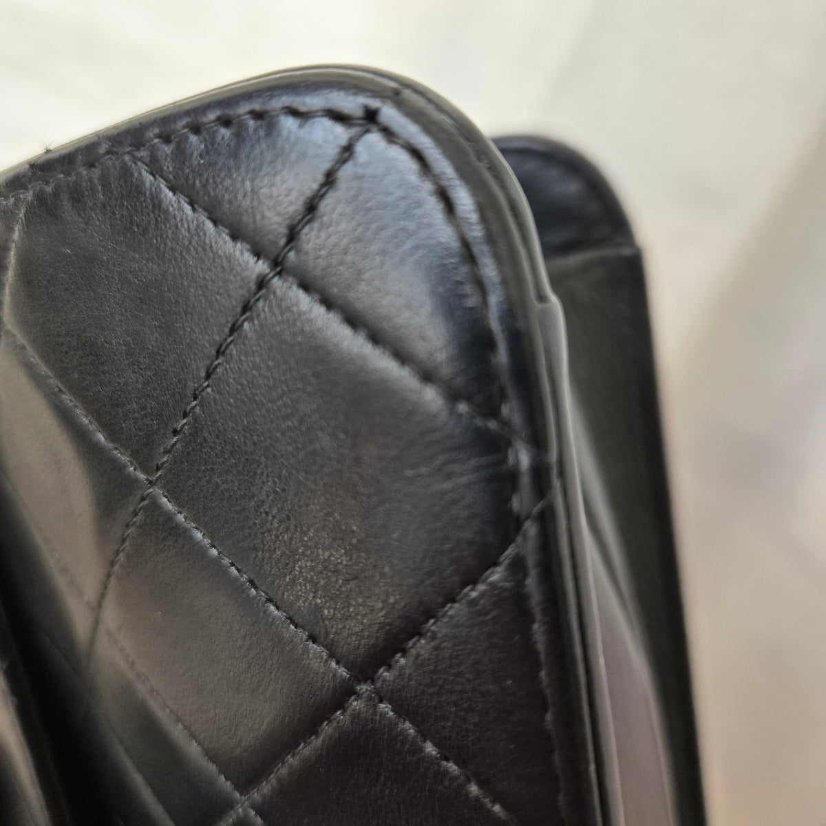 Sac bandoulière Chanel vintage en cuir matelassé noir