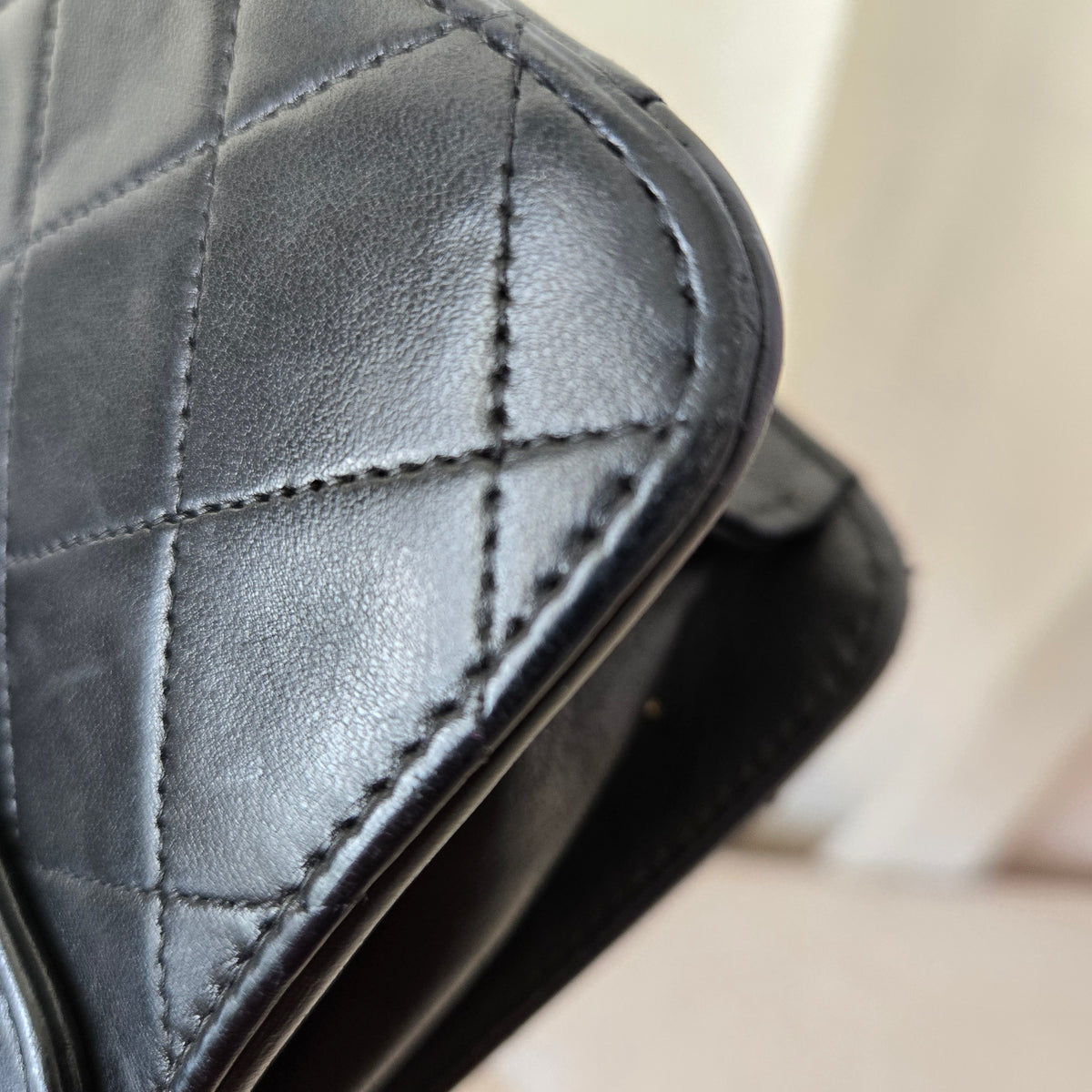 Sac bandoulière Chanel vintage en cuir matelassé noir
